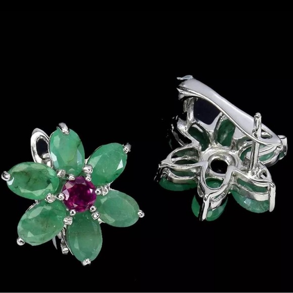 Authentic Certified Colombian Emerald Sterling Silver Stud Style earrings - Picture 4 of 7